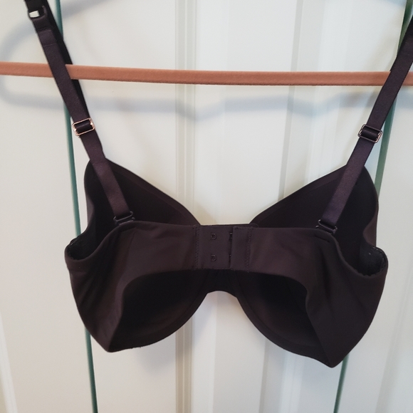 True &Co Body Convertible Underwire T-Shir - Picture 8 of 16
